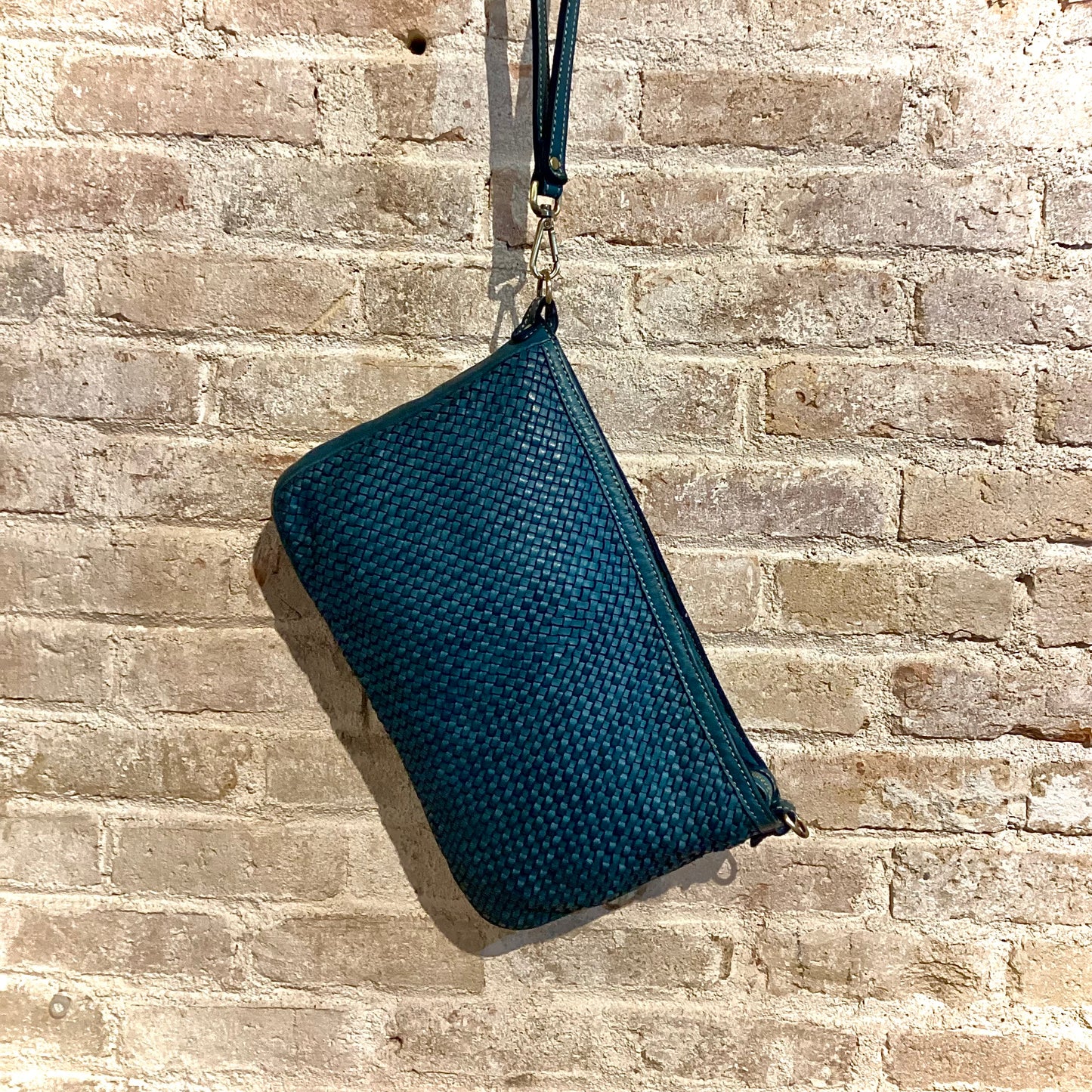 V047 INT blue