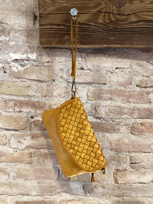 V002 yellow
